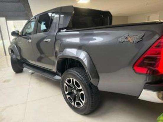 TOYOTA-HILUX-2025