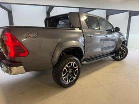 TOYOTA-HILUX-2.8 D-4D TURBO DIESEL CD SRX PLUS 4X4 AUTOMÁTICO TOYOTA-HILUX-2025