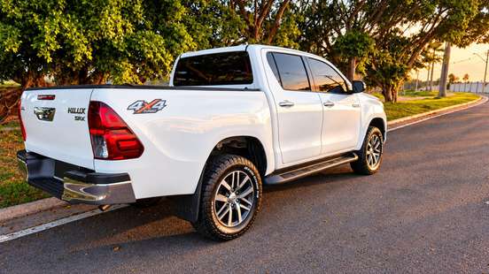 TOYOTA-HILUX-2017