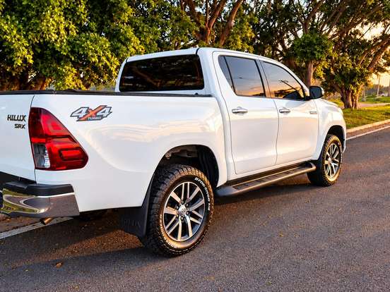 TOYOTA-HILUX-2.8 SRX 4X4 CD 16V DIESEL 4P AUTOMÁTICO TOYOTA-HILUX-2017