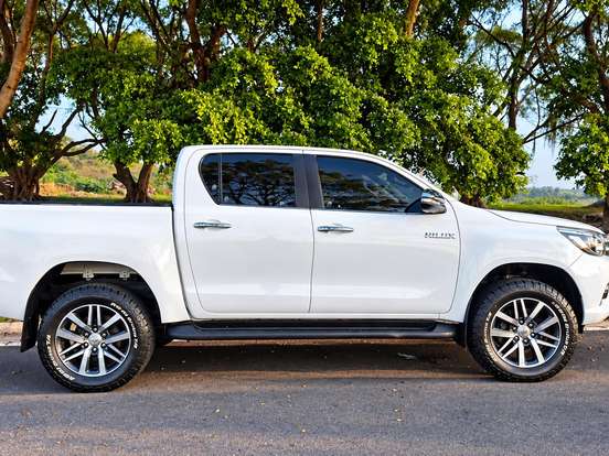 TOYOTA-HILUX-2.8 SRX 4X4 CD 16V DIESEL 4P AUTOMÁTICO TOYOTA-HILUX-2017