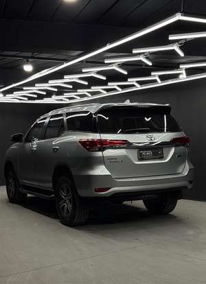 TOYOTA-HILUX SW4-2016