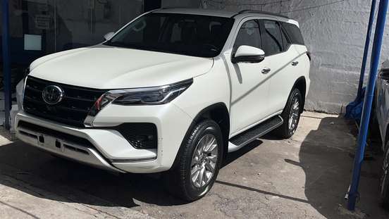 TOYOTA-HILUX SW4-2022