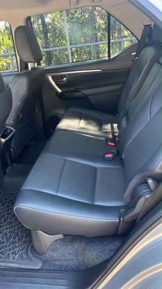 TOYOTA-HILUX SW4-2023