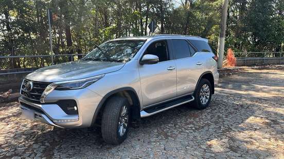 TOYOTA-HILUX SW4-2023