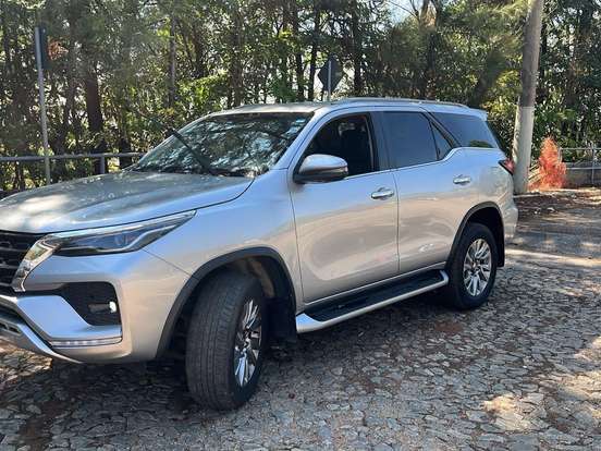 TOYOTA-HILUX SW4-2.8 D-4D TURBO DIESEL SRX 4X4 AUTOMÁTICO TOYOTA-HILUX SW4-2023