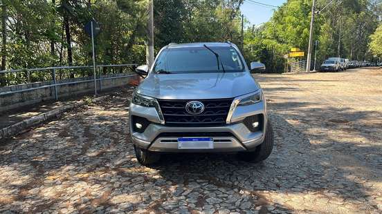 TOYOTA-HILUX SW4-2023