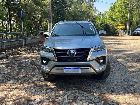 TOYOTA-HILUX SW4-2.8 D-4D TURBO DIESEL SRX 4X4 AUTOMÁTICO TOYOTA-HILUX SW4-2023