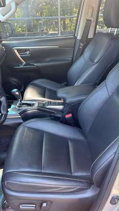 TOYOTA-HILUX SW4-2023