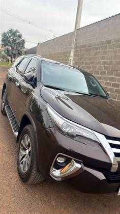 TOYOTA HILUX SW4 2.8 SRX 4X4 7 LUGARES 16V TURBO INTERCOOLER DIESEL 4P AUTOMÁTICO