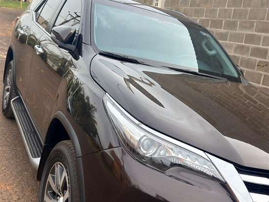 TOYOTA-HILUX SW4-2.8 SRX 4X4 7 LUGARES 16V TURBO INTERCOOLER DIESEL 4P AUTOMÁTICO TOYOTA-HILUX SW4-2019