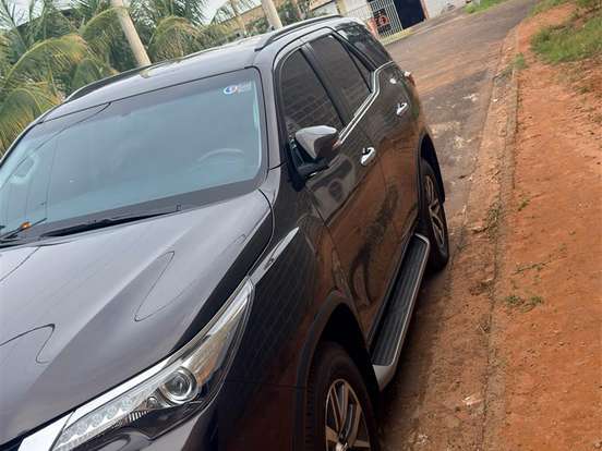 TOYOTA-HILUX SW4-2.8 SRX 4X4 7 LUGARES 16V TURBO INTERCOOLER DIESEL 4P AUTOMÁTICO TOYOTA-HILUX SW4-2019