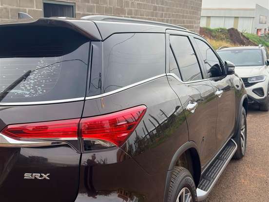 TOYOTA-HILUX SW4-2.8 SRX 4X4 7 LUGARES 16V TURBO INTERCOOLER DIESEL 4P AUTOMÁTICO TOYOTA-HILUX SW4-2019