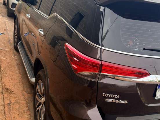 TOYOTA-HILUX SW4-2.8 SRX 4X4 7 LUGARES 16V TURBO INTERCOOLER DIESEL 4P AUTOMÁTICO TOYOTA-HILUX SW4-2019