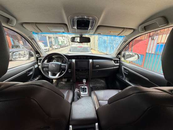 TOYOTA-HILUX SW4-2016