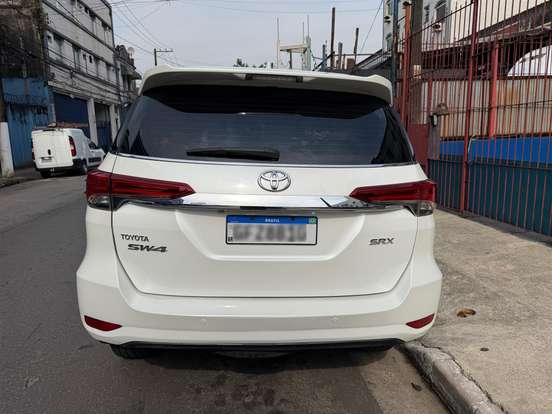 TOYOTA-HILUX SW4-2.8 SRX 4X4 7 LUGARES 16V TURBO INTERCOOLER DIESEL 4P AUTOMÁTICO TOYOTA-HILUX SW4-2016