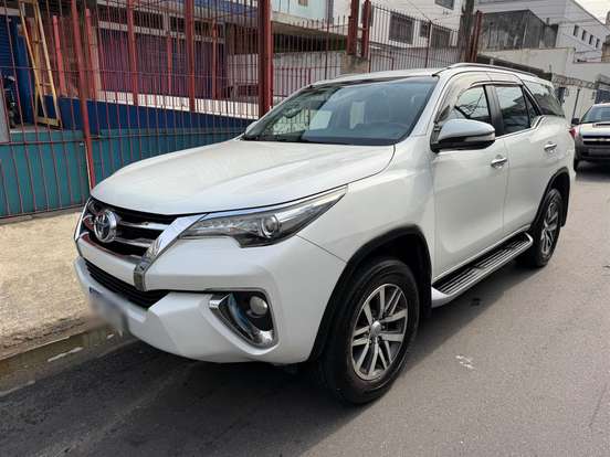 TOYOTA-HILUX SW4-2016