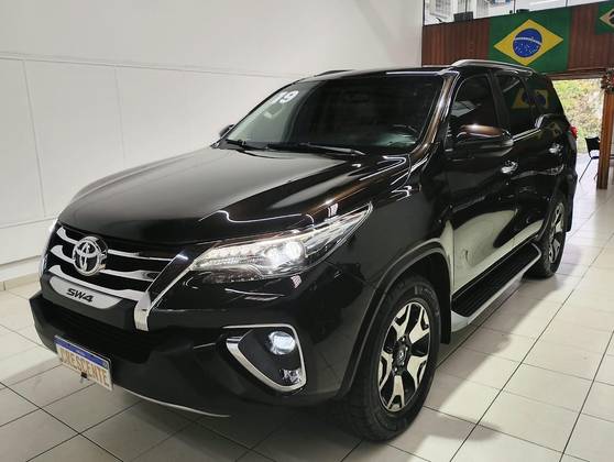 TOYOTA HILUX SW4 2.8 SRX DIAMOND 4X4 7 LUGARES 16V TURBO INTERCOOLER DIESEL 4P AUTOMÁTICO