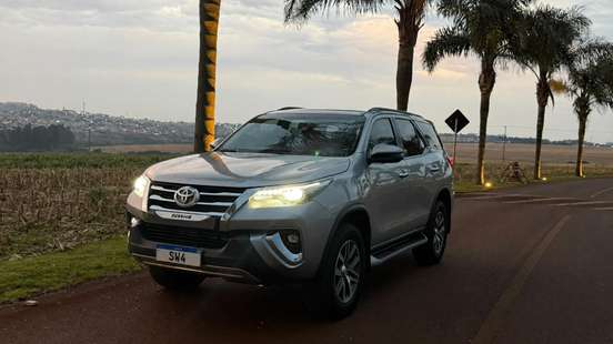 TOYOTA-HILUX SW4-2020