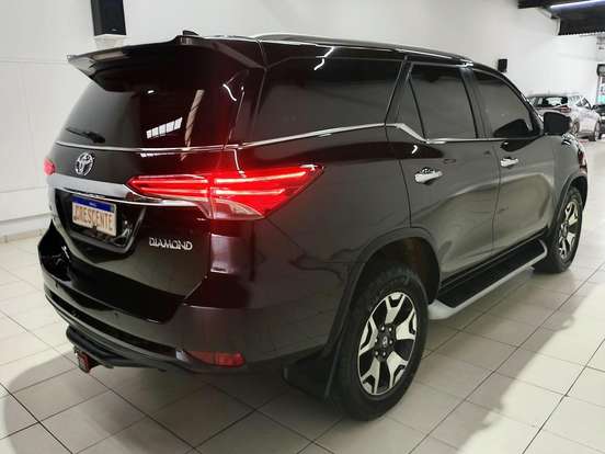 TOYOTA-HILUX SW4-2.8 SRX DIAMOND 4X4 7 LUGARES 16V TURBO INTERCOOLER DIESEL 4P AUTOMÁTICO TOYOTA-HILUX SW4-2018