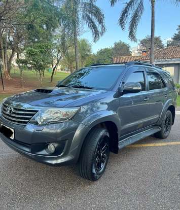 TOYOTA-HILUX SW4-2014