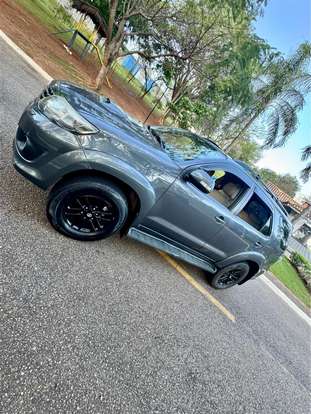 TOYOTA-HILUX SW4-2014
