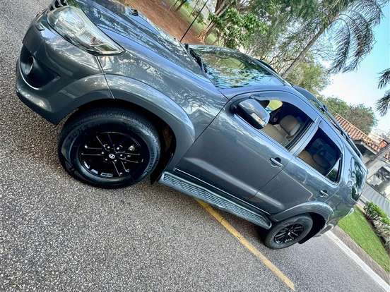 TOYOTA-HILUX SW4-3.0 SRV 4X4 16V TURBO INTERCOOLER DIESEL 4P AUTOMÁTICO TOYOTA-HILUX SW4-2014