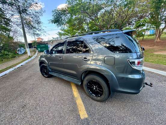 TOYOTA-HILUX SW4-2014
