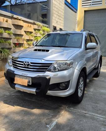 TOYOTA HILUX SW4 3.0 SRV 4X4 7 LUGARES 16V TURBO INTERCOOLER DIESEL 4P AUTOMÁTICO