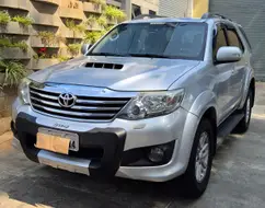 TOYOTA HILUX SW4 3.0 SRV 4X4 7 LUGARES 16V TURBO INTERCOOLER DIESEL 4P AUTOMÁTICO TOYOTA HILUX SW4 3.0 SRV 4X4 7 LUGARES 16V TURBO INTERCOOLER DIESEL 4P AUTOMÁTICO