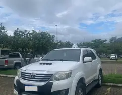 TOYOTA HILUX SW4 3.0 SRV 4X4 7 LUGARES 16V TURBO INTERCOOLER DIESEL 4P AUTOMÁTICO TOYOTA HILUX SW4 3.0 SRV 4X4 7 LUGARES 16V TURBO INTERCOOLER DIESEL 4P AUTOMÁTICO