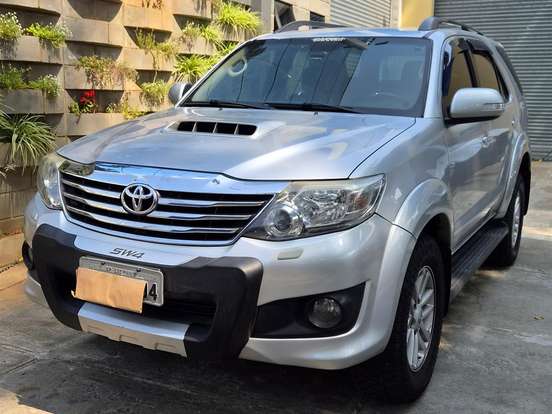 TOYOTA-HILUX SW4-3.0 SRV 4X4 7 LUGARES 16V TURBO INTERCOOLER DIESEL 4P AUTOMÁTICO TOYOTA-HILUX SW4-2014