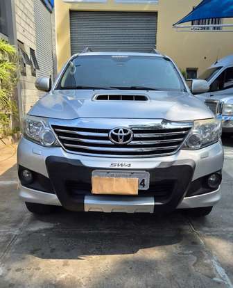 TOYOTA-HILUX SW4-2014