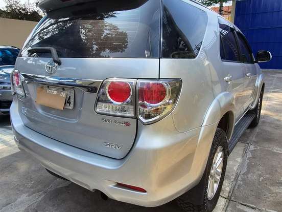 TOYOTA-HILUX SW4-3.0 SRV 4X4 7 LUGARES 16V TURBO INTERCOOLER DIESEL 4P AUTOMÁTICO TOYOTA-HILUX SW4-2014