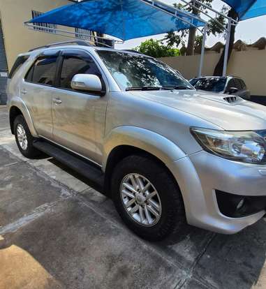 TOYOTA-HILUX SW4-2014