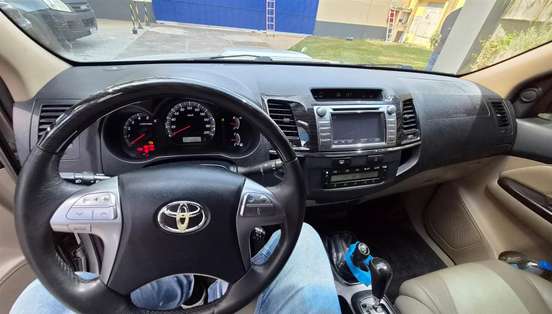 TOYOTA-HILUX SW4-2014