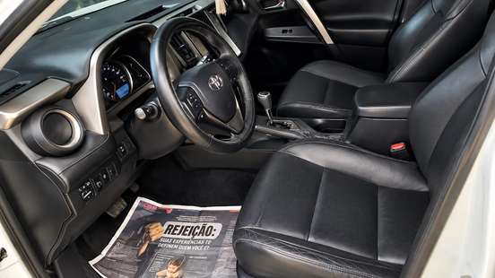 TOYOTA-RAV4-2014