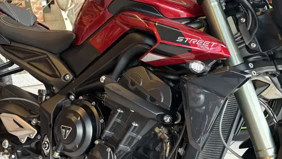 TRIUMPH-STREET TRIPLE 765 RS-2023