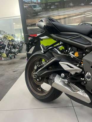 TRIUMPH-STREET TRIPLE 765 RS-2023