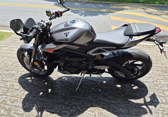 TRIUMPH STREET TRIPLE 765 RS 