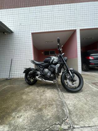 TRIUMPH TRIDENT 660 