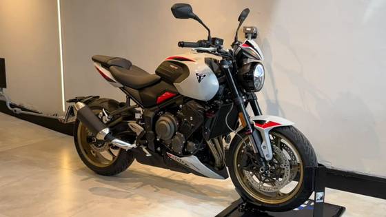 TRIUMPH TRIDENT 800 