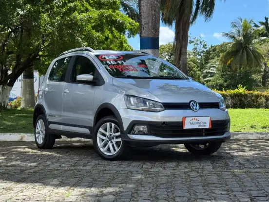VOLKSWAGEN-CROSSFOX-2014