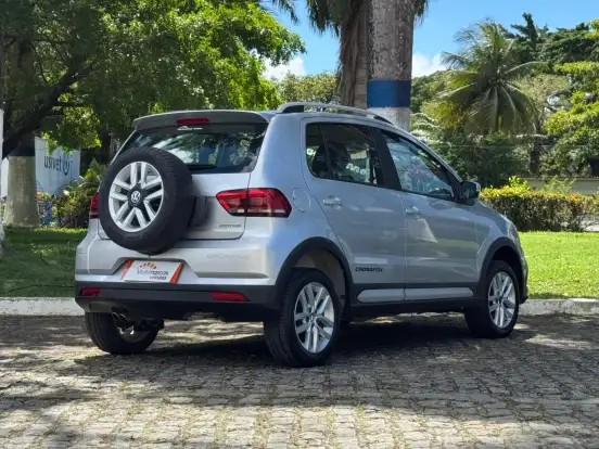 VOLKSWAGEN-CROSSFOX-2014