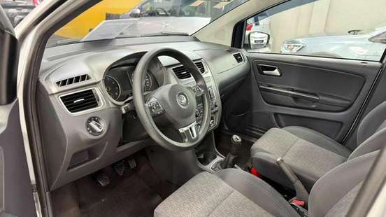 VOLKSWAGEN-FOX-2014