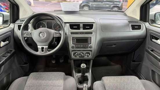 VOLKSWAGEN-FOX-2014