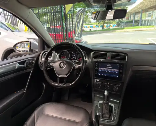 VOLKSWAGEN-GOLF-2018