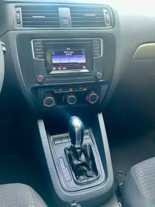 VOLKSWAGEN-JETTA-2015