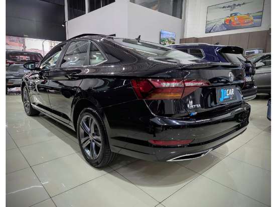 VOLKSWAGEN-JETTA-2020