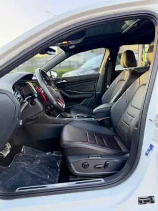 VOLKSWAGEN-JETTA-2022
